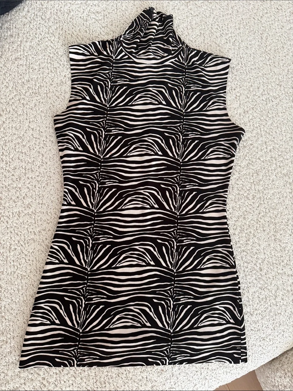 Norma Kamali Black & White Zebra Mock Neck Mini top size small